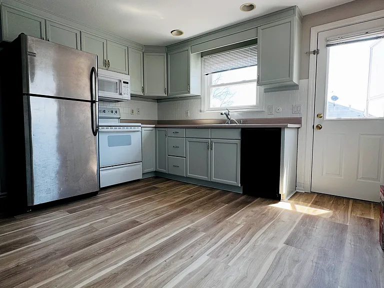 68 Rosemont St #2 — Photo 2