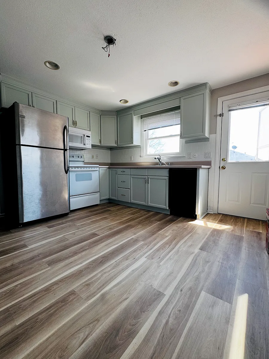Building Photo - 68 Rosemont St #2