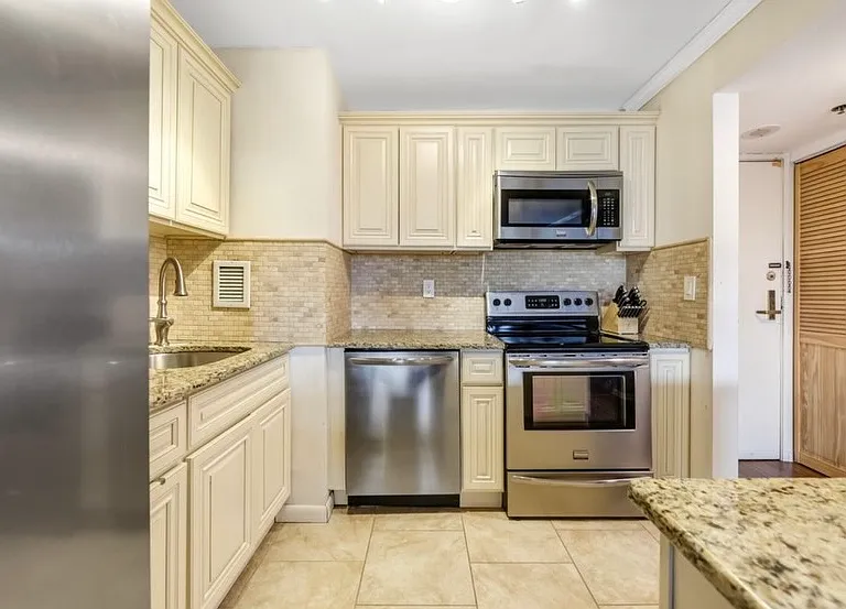551 Observer Hwy #11H — Photo 1