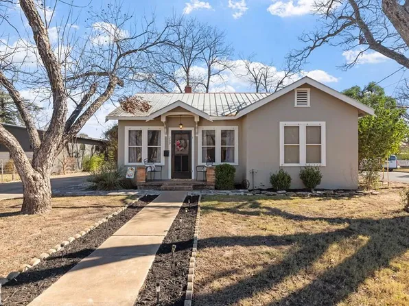 209 S Elk St, Fredericksburg, TX 78624