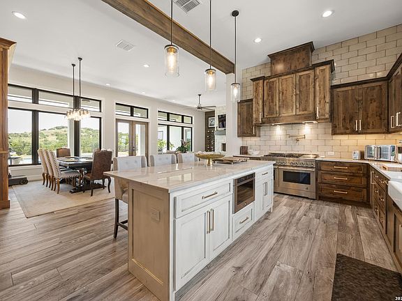 4th image of 305 Big Sky Ct
