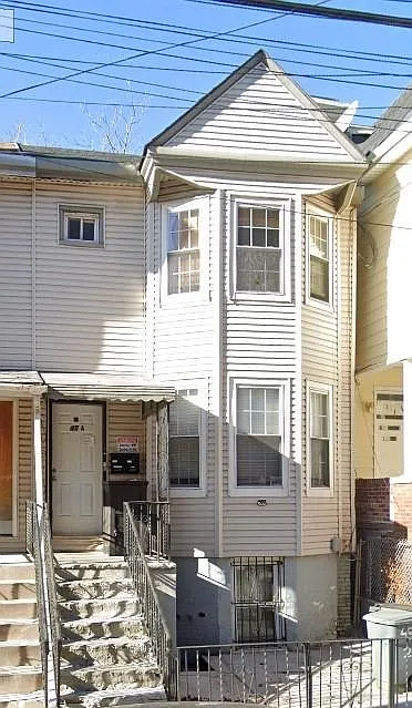 45A Van Reypen St