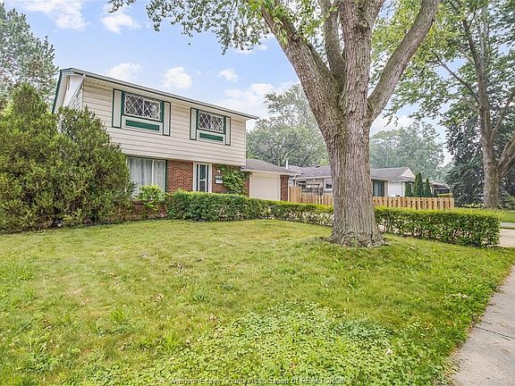 3rd image of 4065 Whitney Ave