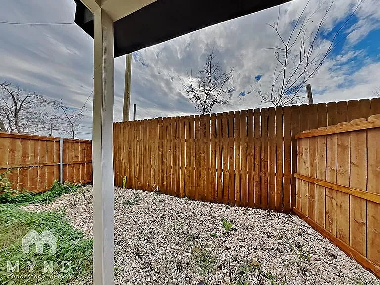 603 Briarwood Ln — Photo 10