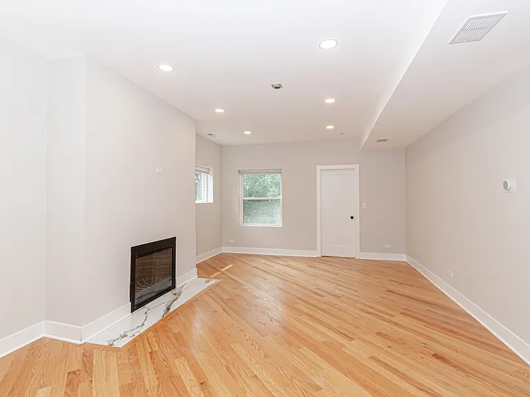 1450 W Fargo Ave #2F — Photo 9