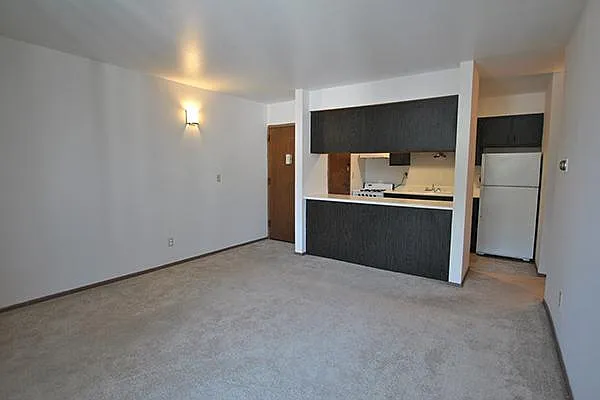 2495 N. Oakland Ave