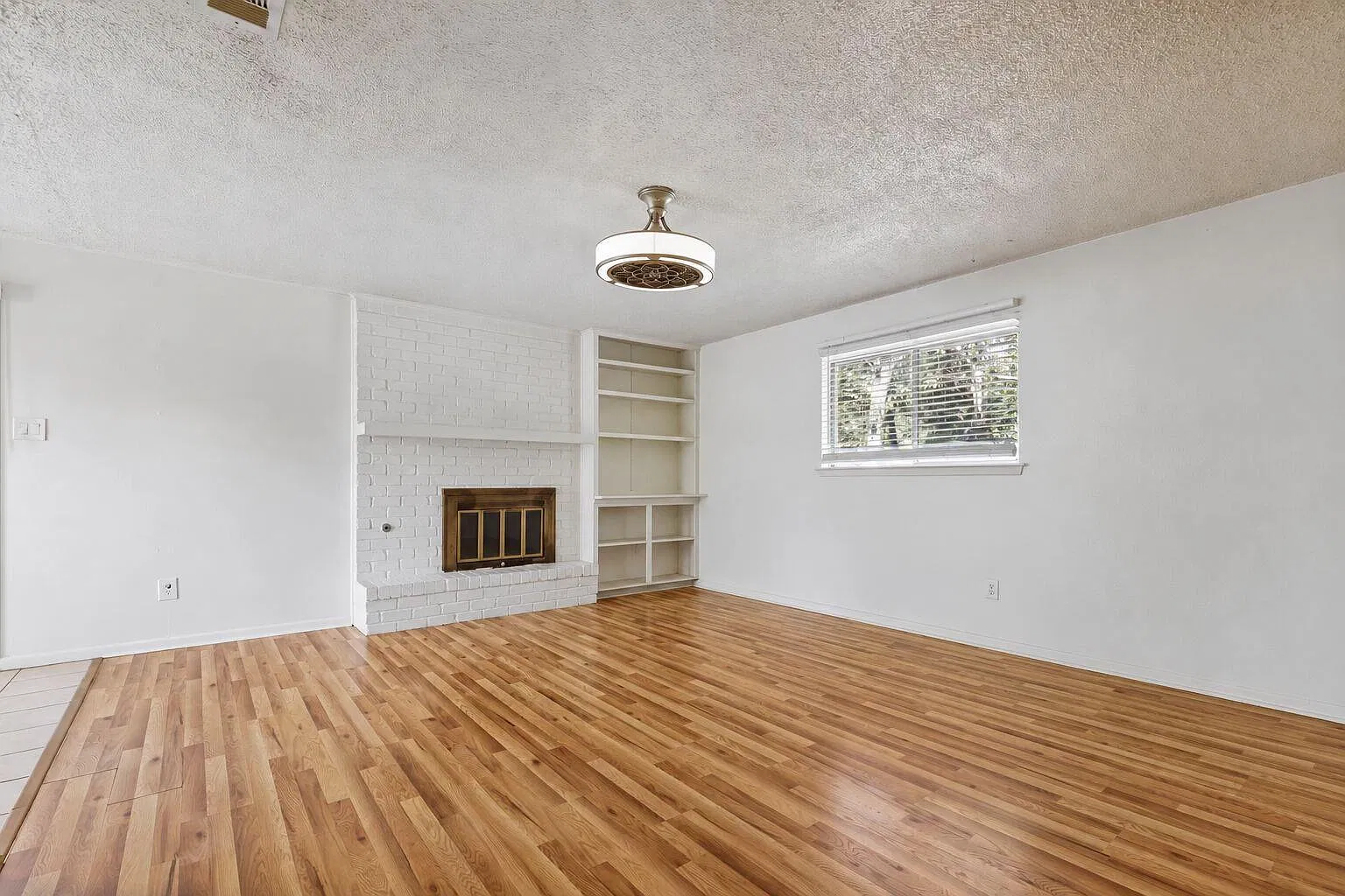 3 bed, 2.0 bath, 1400 sqft, $1,850 — Photo 2