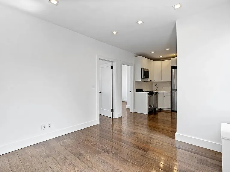 152 Thompson St #4E — Photo 2
