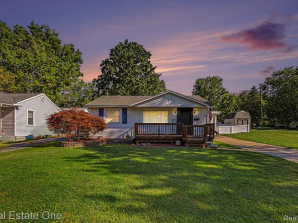 543 Atwater St, Lake Orion, MI 48362