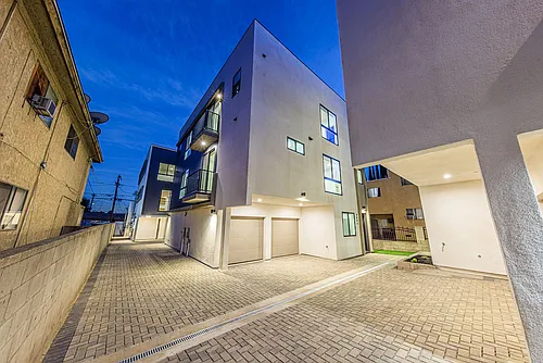 Rare Brand New Luxury Townhomes in Trendy Highland Park Photo 1