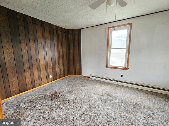 4th image of 118 W Walnut St