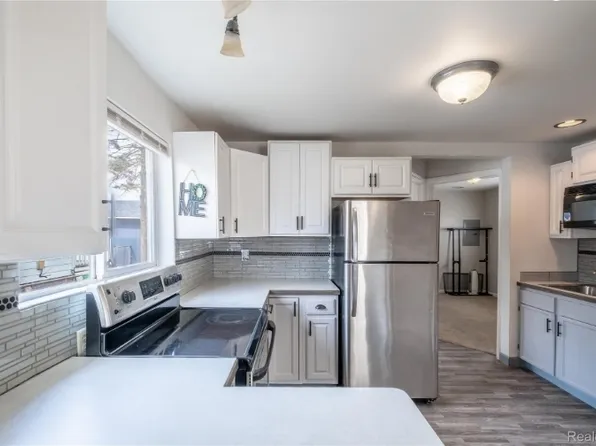 1377 Allen St, Burton, MI 48529