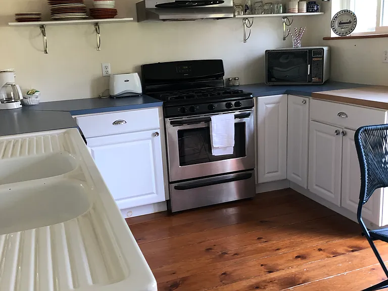 325 Merrick St — Photo 6