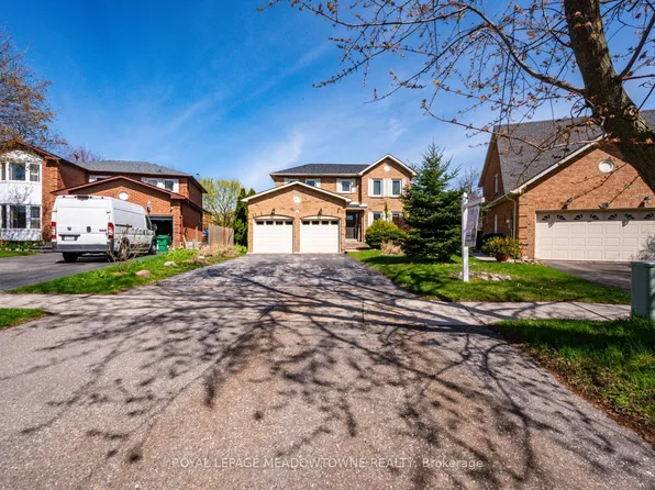 16 Cox Cres, Brampton, ON L6X 3H1