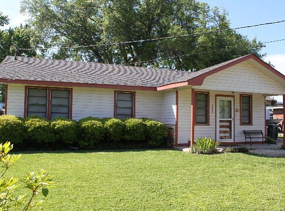 3rd image of 208 Cretini Ln