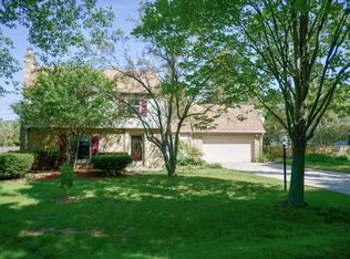 314 E Spooner Rd, Fox Pt, WI 53217