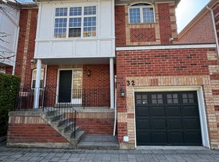 199 Hillcrest Ave #32, Mississauga, ON L5B 4L5