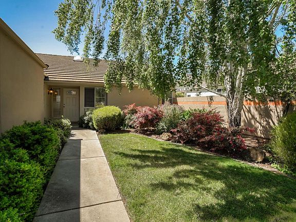 2nd image of 1215 Kelly Park Cir