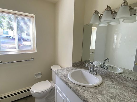 nicely updated bathroom~