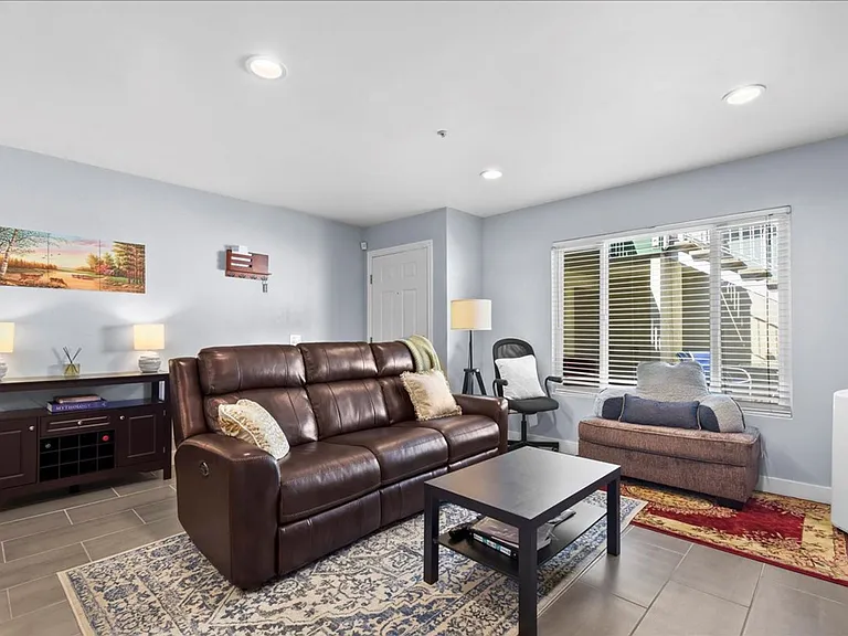 631 7th St #9 — Photo 3