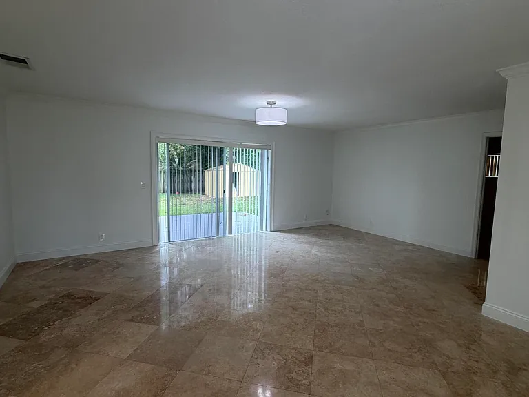 9209 Southampton Pl — Photo 5