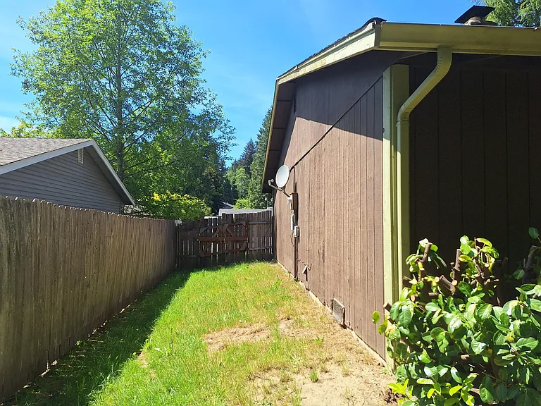 265 NE Silver Pine Dr — Photo 20