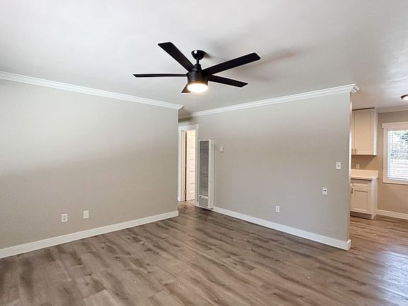 5th image of 424 E Emerald Ave