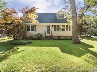11 Washington Ave, Sound Beach, NY 11789