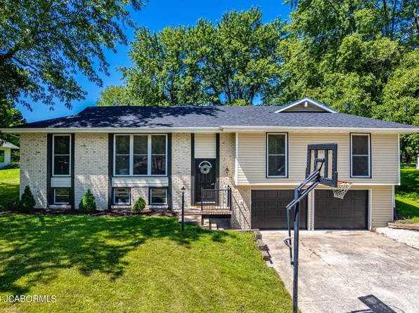 32 N Larand Dr, Holts Summit, MO 65043