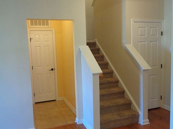 5th image of 606 Leonard Ln