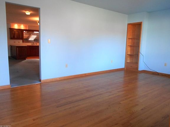 3rd image of 1443 Boulevard Dr