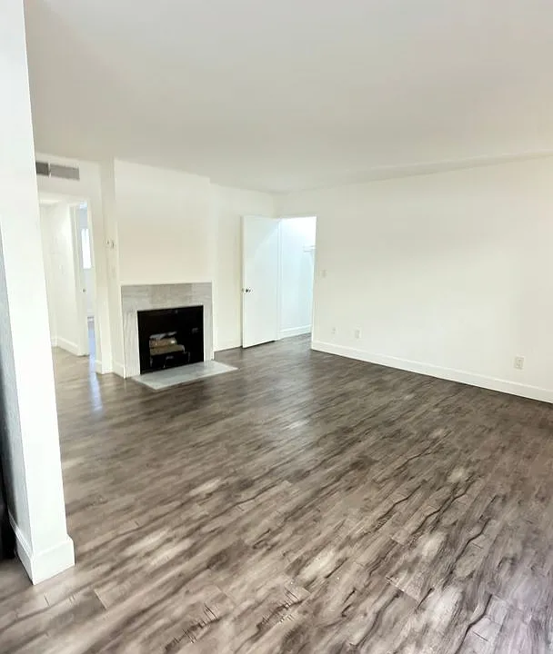 2204 S Beverly Glen Blvd