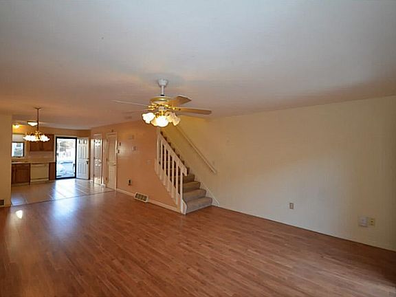 5th image of 165 Holland St Unit 1