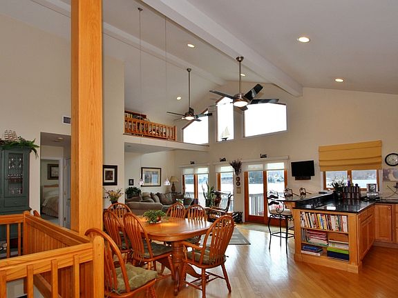 Great Room with Lake Views!