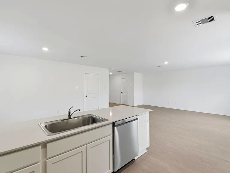 629 Craven St — Photo 16