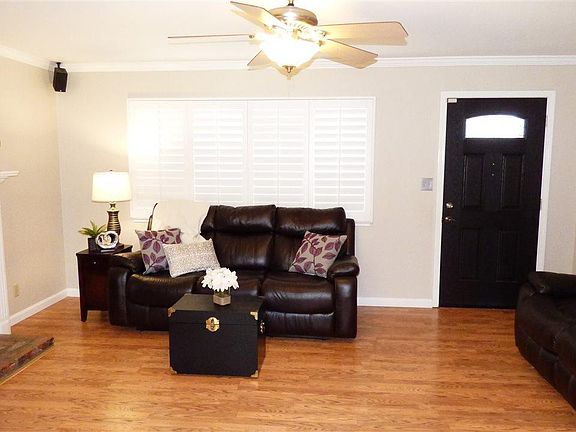 3rd image of 8798 Edenberry St