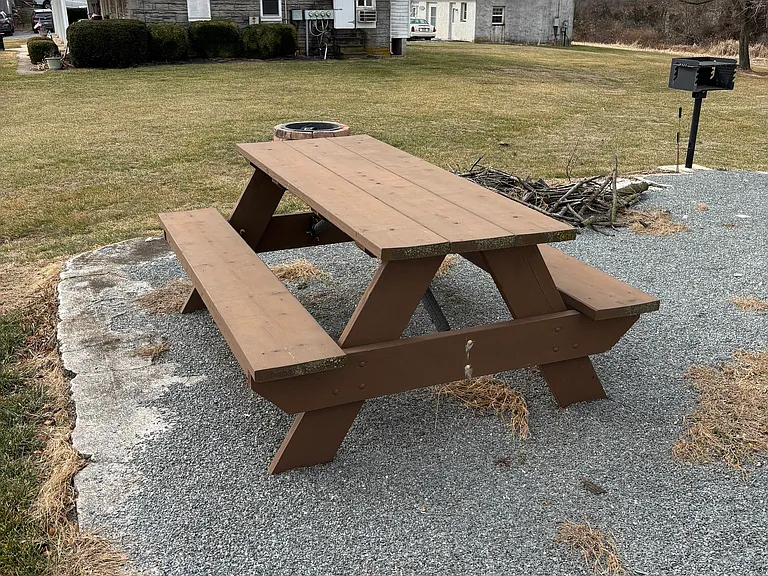 Community picnic table
