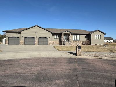 2704 Mentzer Ct, Mitchell, SD, 57301