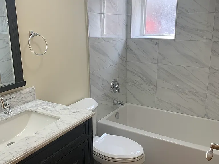1303 W Flournoy St #2R — Photo 8