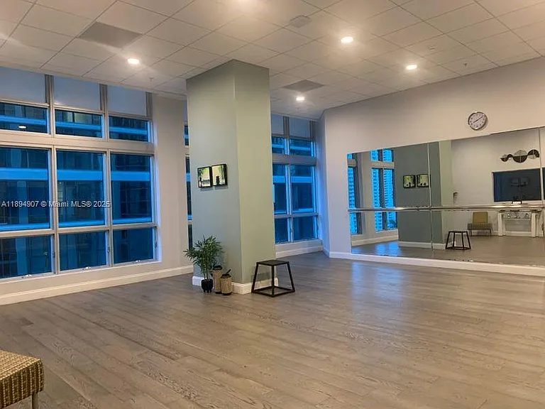 300 S Biscayne Blvd #T-1908 — Photo 13