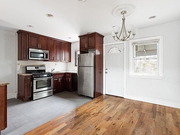 2nd image of 2923 Hering Ave