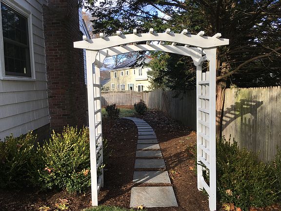 Path/right side/winter