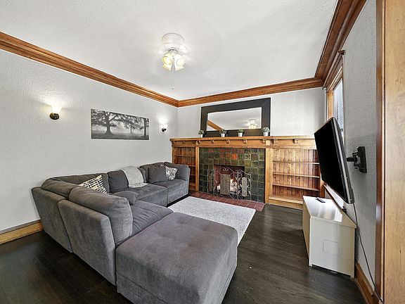 4th image of 652 E 51st St APT 3C