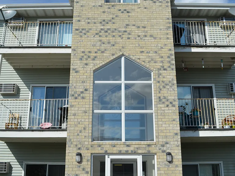 Greenbrier Apartments — Photo 1