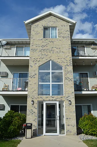 Greenbrier Apartments Photo 1