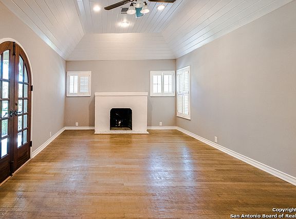 4th image of 228 Belvidere Dr