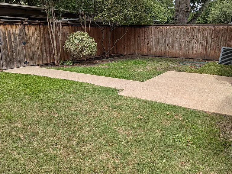 1421 Broadmoor Dr — Photo 7