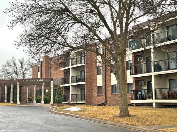 4 Pine Tree Dr APT 213, Arden Hills, MN 55112