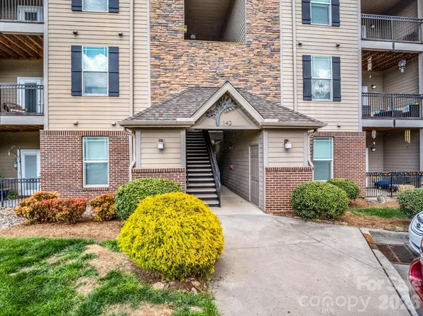 142 Brickton Village Cir #106, Fletcher, NC 28732