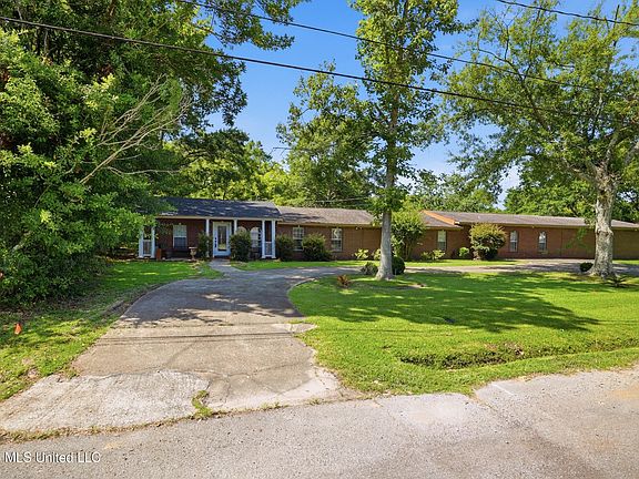 3rd image of 3518 Hemlock Ave